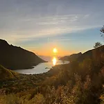 Fantastic House With Seafront In * Gryllefjord