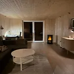 Fantastic House With Seafront In Gryllefjord