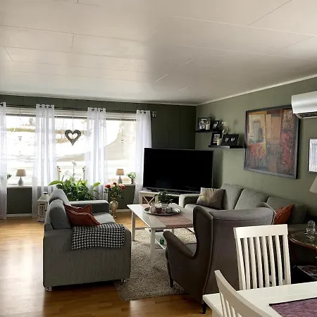 Fantastic House By The Sea In 펜션 Gryllefjord