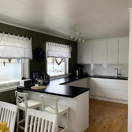 Fantastic House With Seafront In Hébergement de vacances