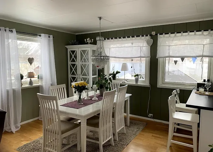 Fantastic House With Seafront In * Gryllefjord