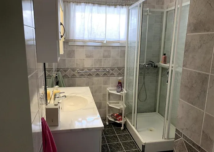 Vakantiehuis Fantastic House With Seafront In Gryllefjord