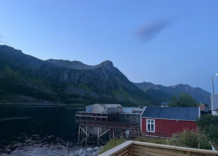 Fantastic House With Seafront In בית נופש