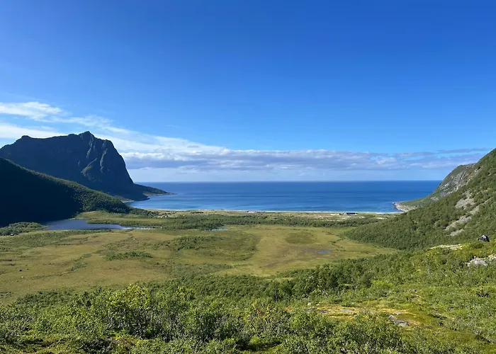 בית נופש Fantastic House With Seafront In Gryllefjord