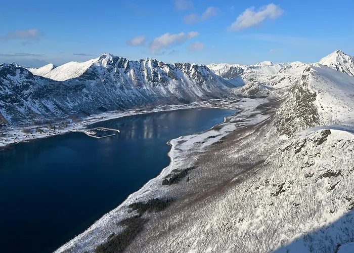 Vakantiehuis Fantastic House With Seafront In Gryllefjord
