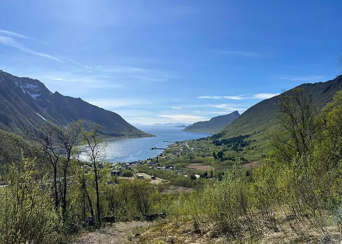 Fantastic House With Seafront In Gryllefjord